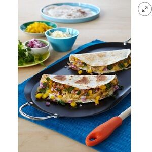 NWT Imusa 17” oval griddle pan❤️❤️❤️❤️